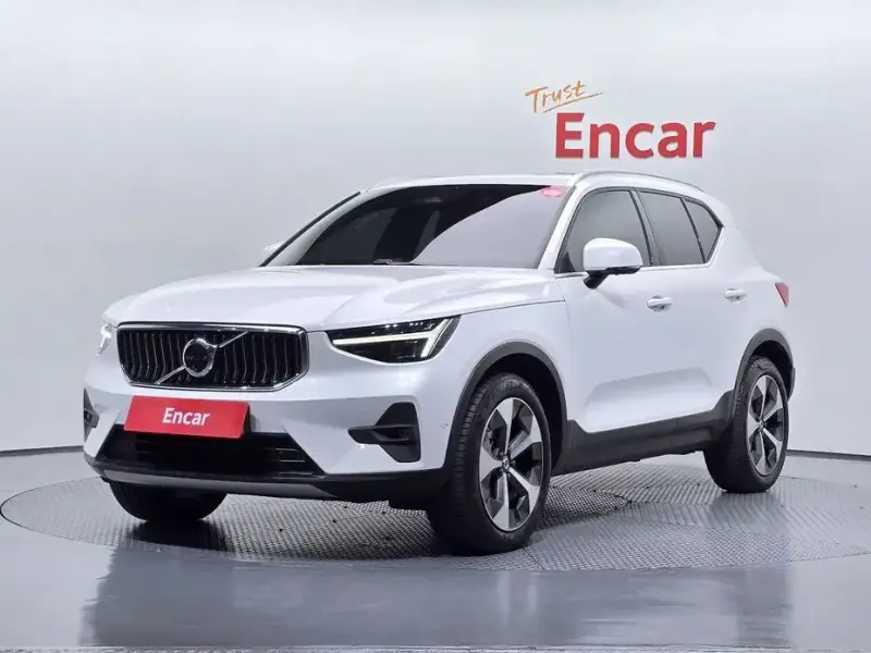 2025 Volvo XC40 с пробегом 7 897 км