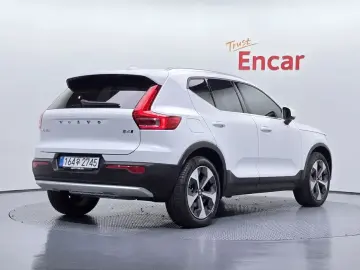 2025 Volvo XC40 с пробегом 7 897 км