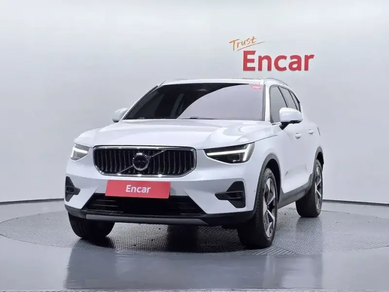 2025 Volvo XC40 с пробегом 7 897 км
