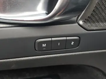 2023 Volvo XC40 с пробегом 46 011 км