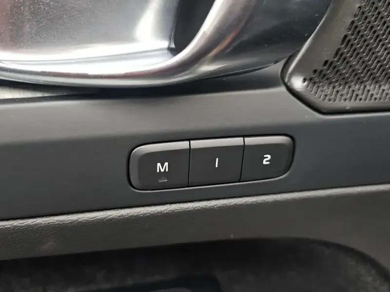2023 Volvo XC40 с пробегом 46 011 км