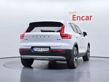 2025 Volvo XC40 с пробегом 7 897 км