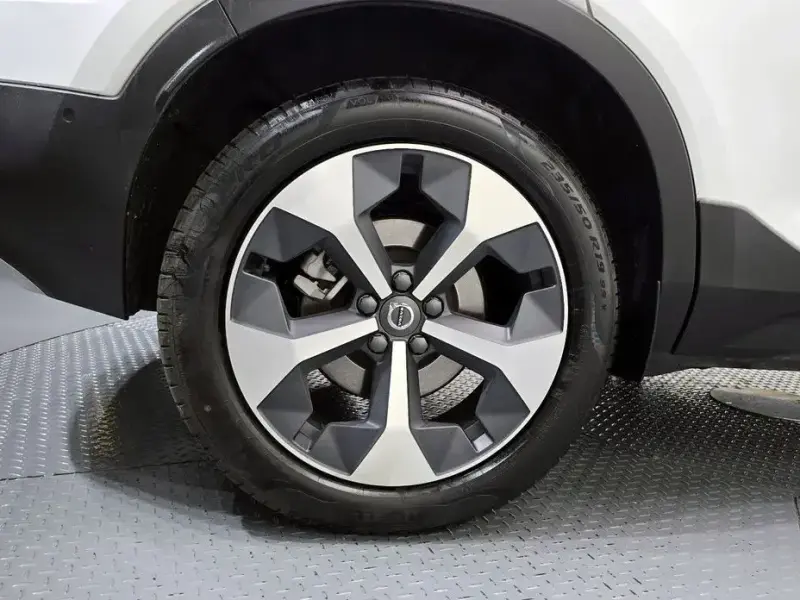 2025 Volvo XC40 с пробегом 7 897 км