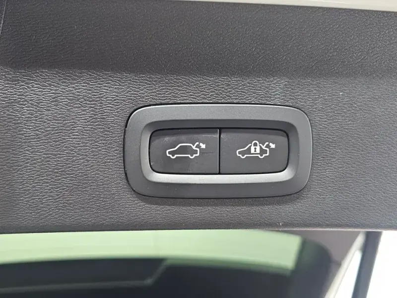 2023 Volvo XC40 с пробегом 46 011 км