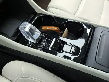 2025 Volvo XC40 с пробегом 7 897 км