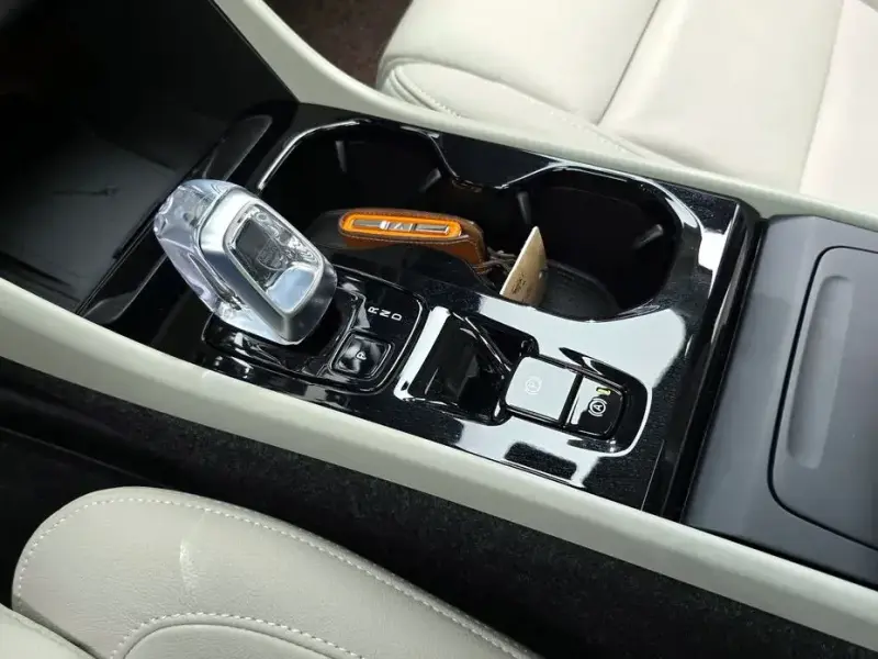2025 Volvo XC40 с пробегом 7 897 км