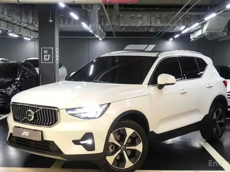 2024 Volvo XC40 с пробегом 12 872 км