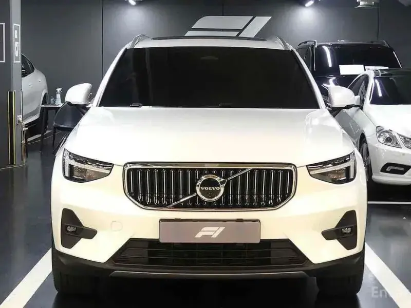 2024 Volvo XC40 с пробегом 12 872 км