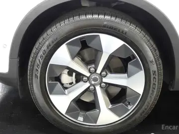 2024 Volvo XC40 с пробегом 12 872 км