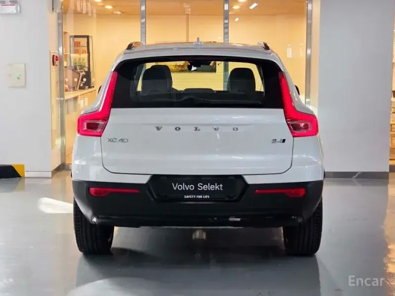 2026 Volvo XC40 с пробегом 339 км
