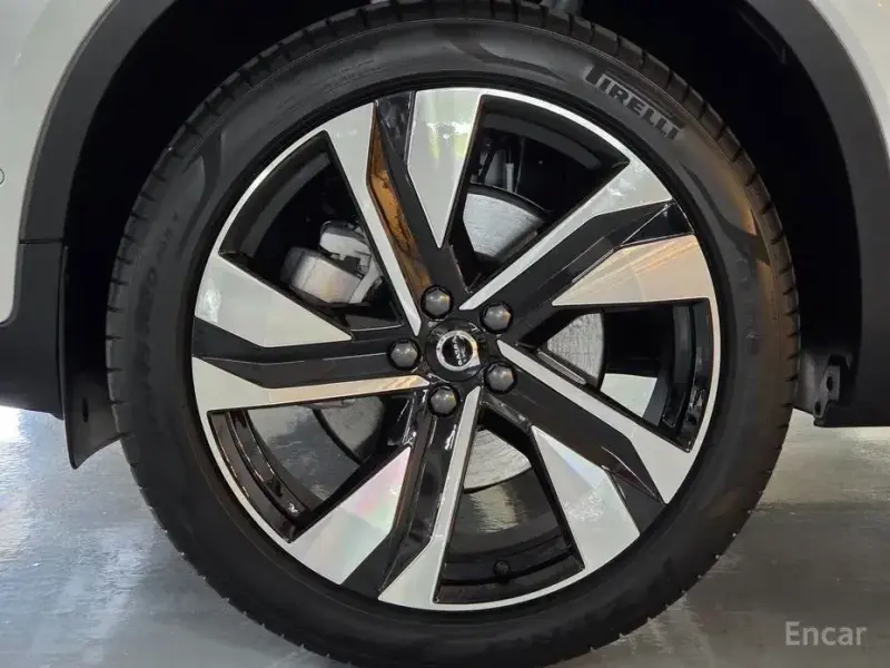 2026 Volvo XC40 с пробегом 339 км