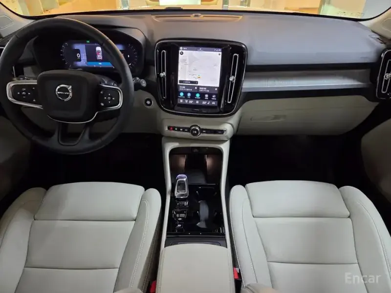 2026 Volvo XC40 с пробегом 339 км