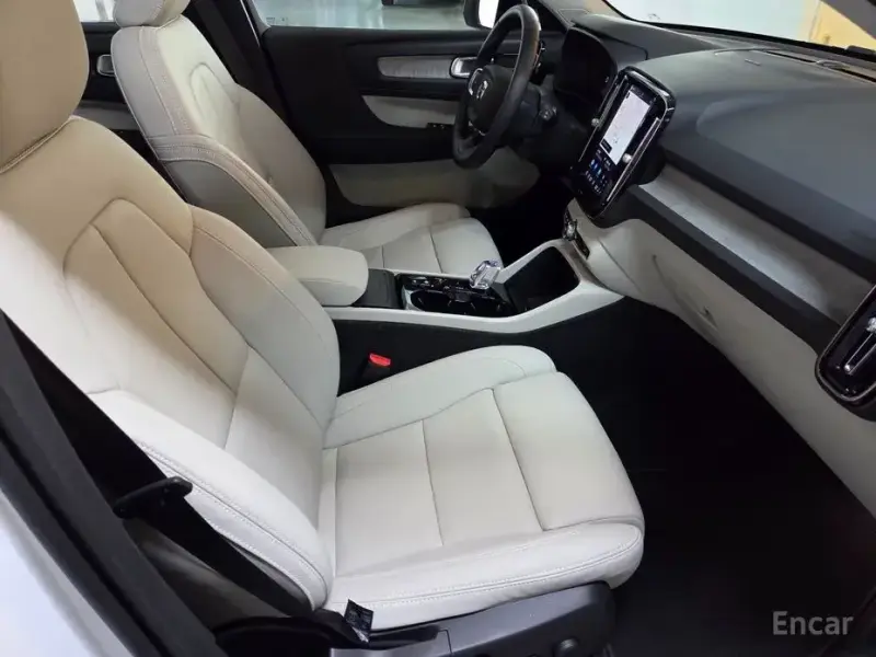2026 Volvo XC40 с пробегом 339 км