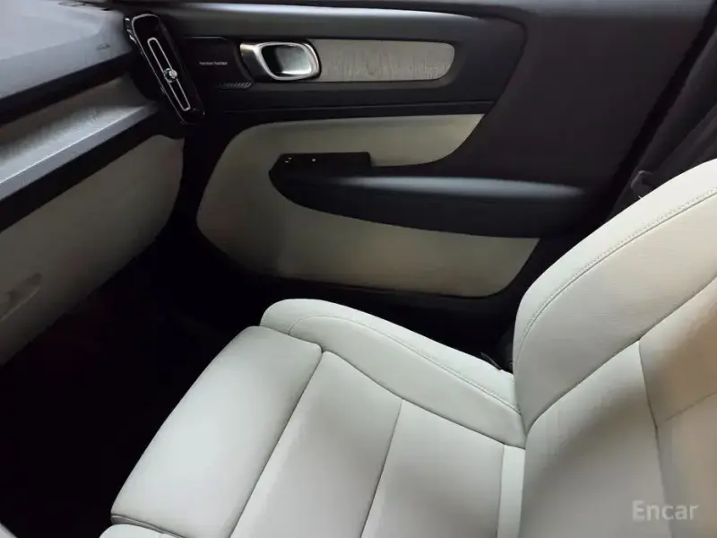 2026 Volvo XC40 с пробегом 339 км