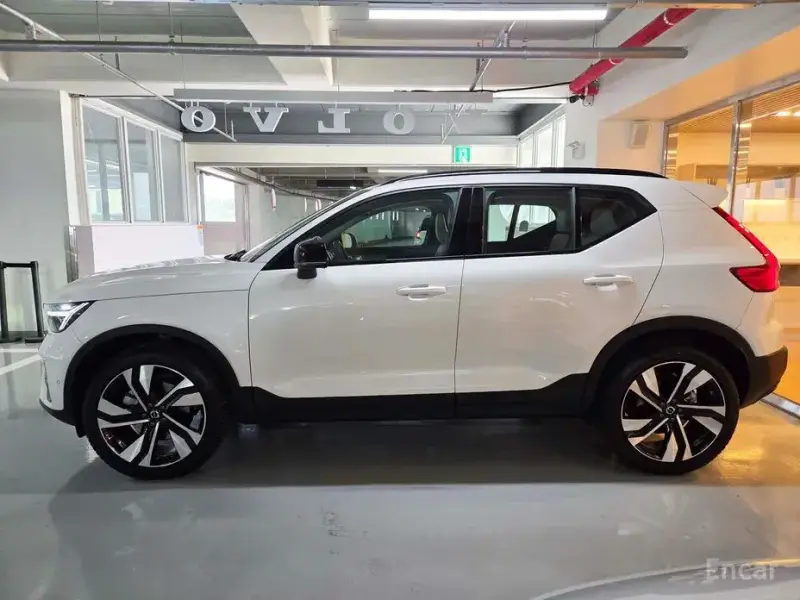 2026 Volvo XC40 с пробегом 339 км