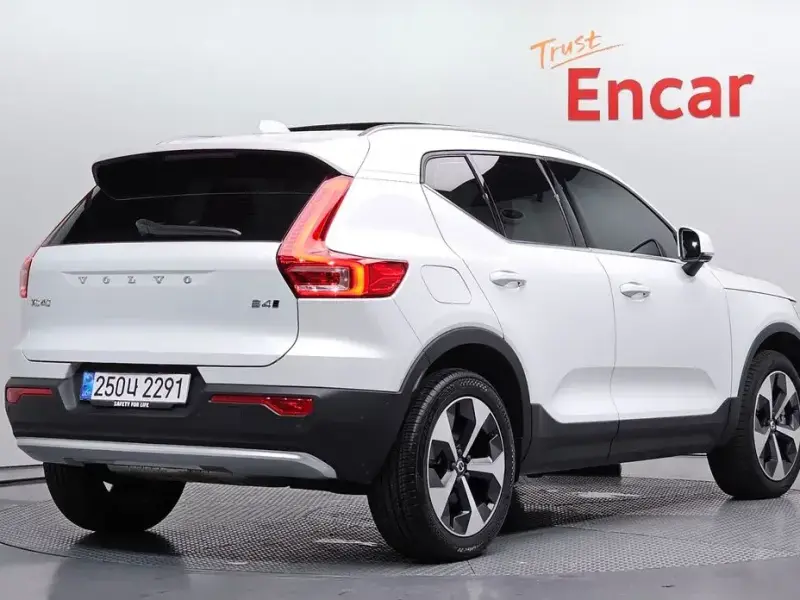 2024 Volvo XC40 с пробегом 9 663 км