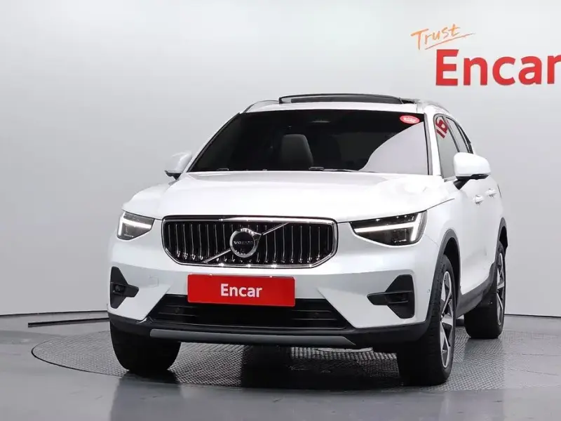2024 Volvo XC40 с пробегом 9 663 км