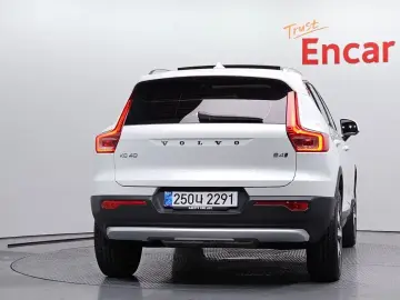 2024 Volvo XC40 с пробегом 9 663 км