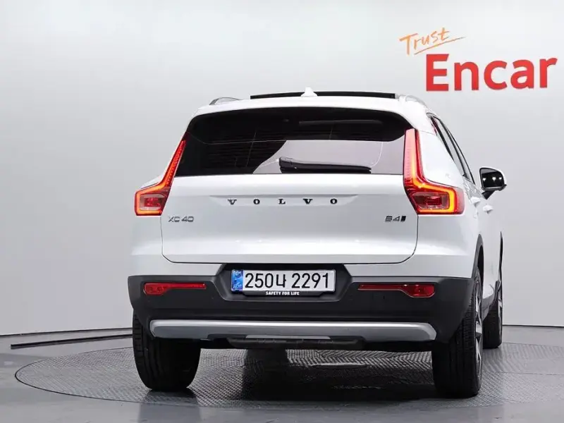 2024 Volvo XC40 с пробегом 9 663 км