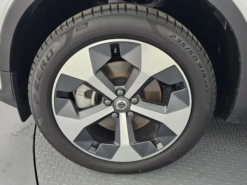 2024 Volvo XC40 с пробегом 9 663 км