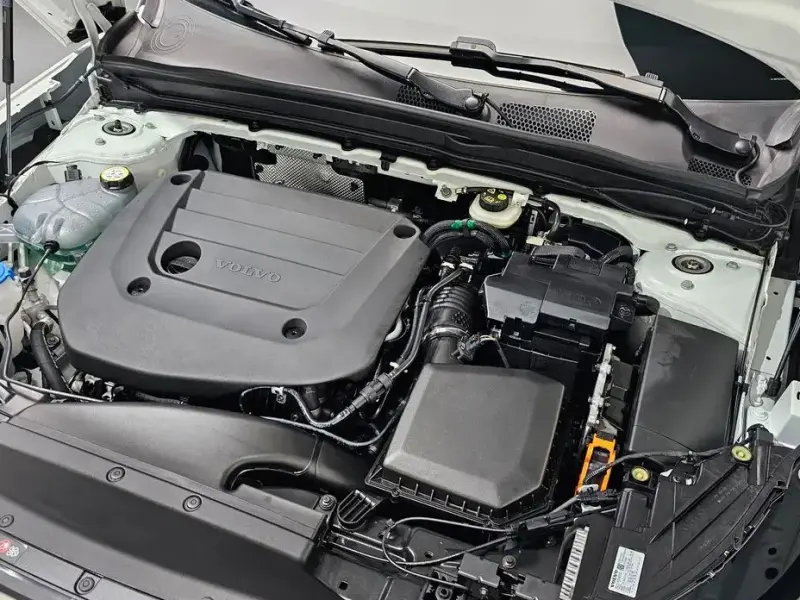 2024 Volvo XC40 с пробегом 9 663 км