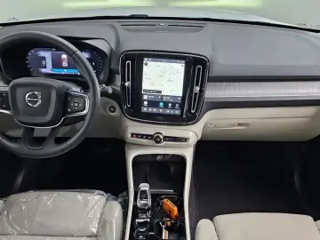 2024 Volvo XC40 с пробегом 9 663 км