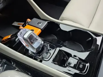 2024 Volvo XC40 с пробегом 9 663 км