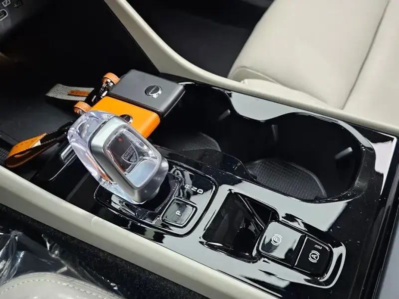 2024 Volvo XC40 с пробегом 9 663 км