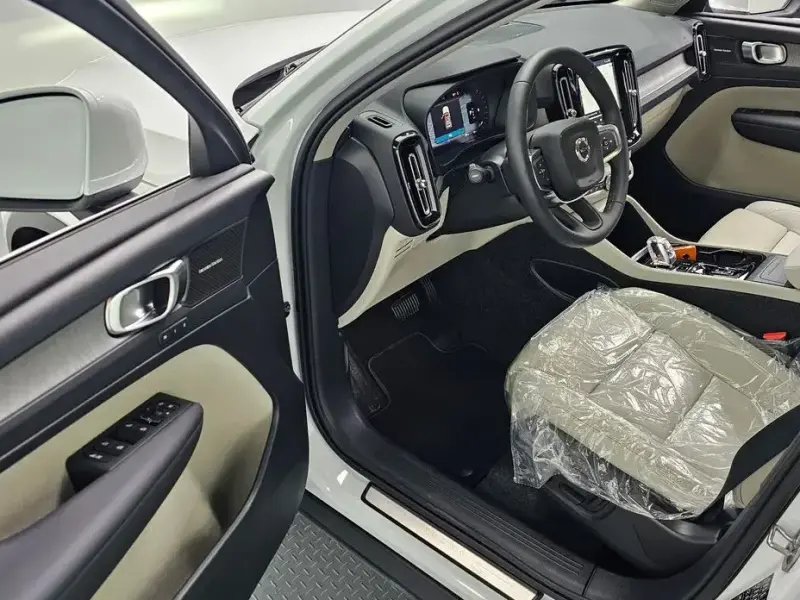 2024 Volvo XC40 с пробегом 9 663 км
