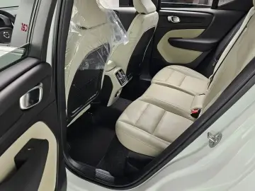 2024 Volvo XC40 с пробегом 9 663 км
