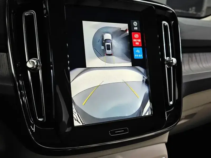2024 Volvo XC40 с пробегом 9 663 км