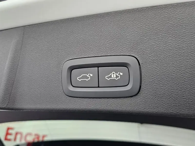 2024 Volvo XC40 с пробегом 9 663 км