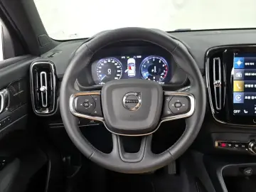 2021 Volvo XC40 с пробегом 76 781 км
