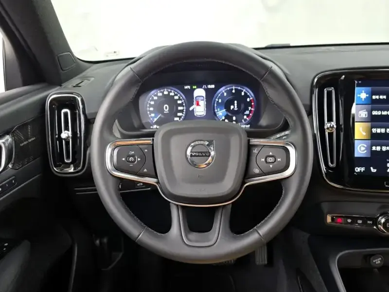 2021 Volvo XC40 с пробегом 76 781 км