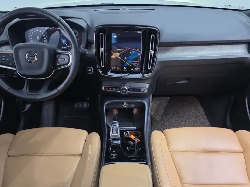 2021 Volvo XC40 с пробегом 46 410 км