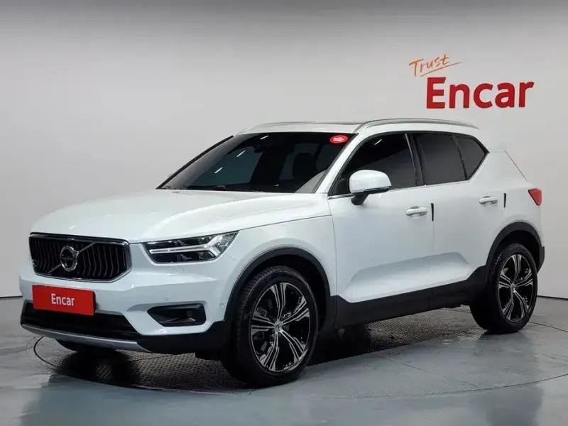 2021 Volvo XC40 с пробегом 33 513 км