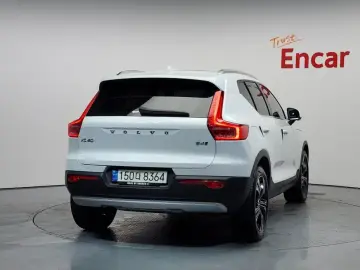 2021 Volvo XC40 с пробегом 33 513 км