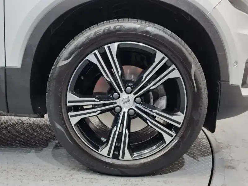 2021 Volvo XC40 с пробегом 33 513 км
