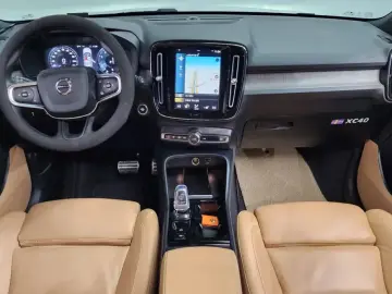 2021 Volvo XC40 с пробегом 33 513 км