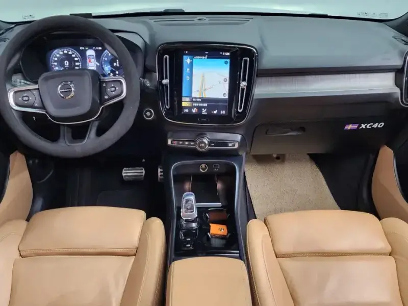 2021 Volvo XC40 с пробегом 33 513 км