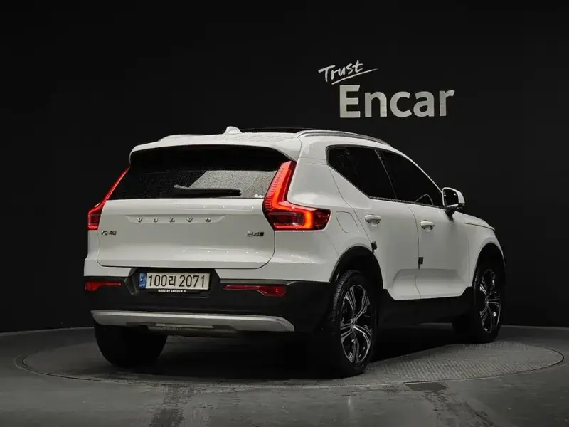 2021 Volvo XC40 с пробегом 50 141 км