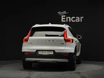 2021 Volvo XC40 с пробегом 50 141 км