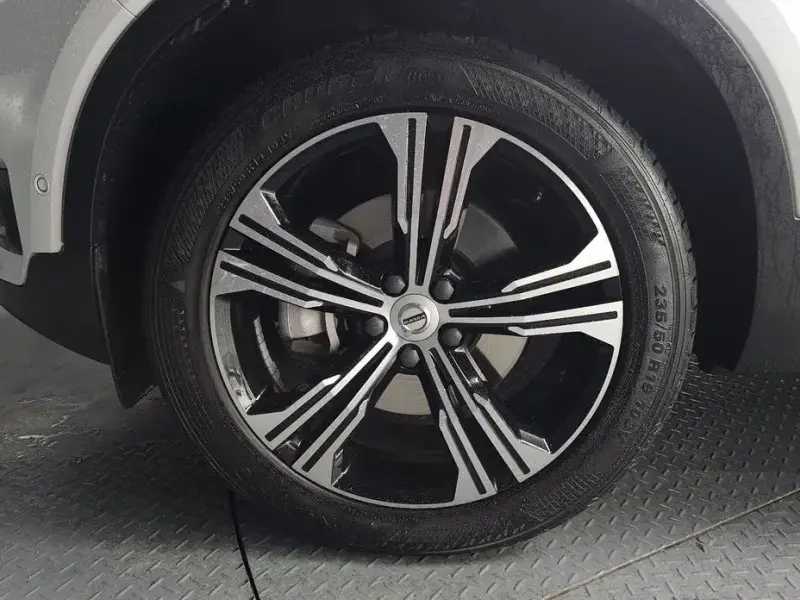 2021 Volvo XC40 с пробегом 50 141 км