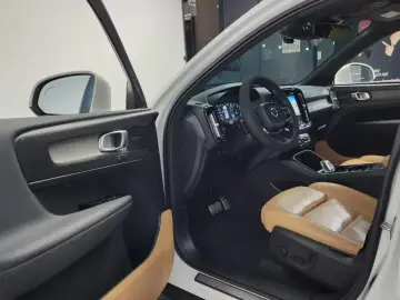 2021 Volvo XC40 с пробегом 33 513 км