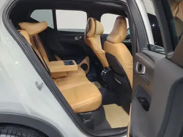 2021 Volvo XC40 с пробегом 33 513 км