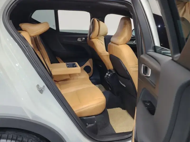 2021 Volvo XC40 с пробегом 33 513 км