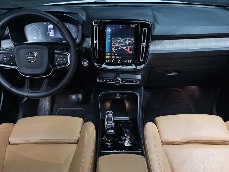 2021 Volvo XC40 с пробегом 50 141 км