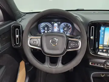 2021 Volvo XC40 с пробегом 33 513 км