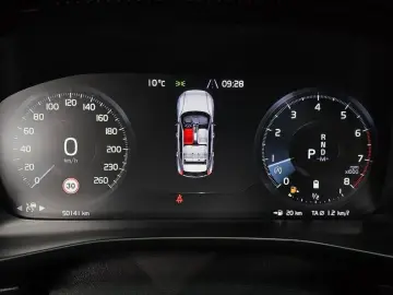 2021 Volvo XC40 с пробегом 50 141 км
