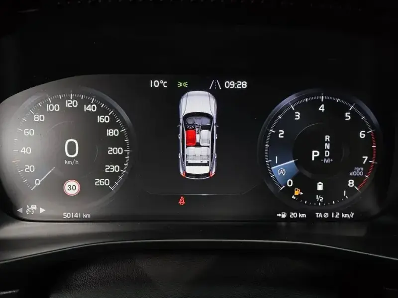 2021 Volvo XC40 с пробегом 50 141 км